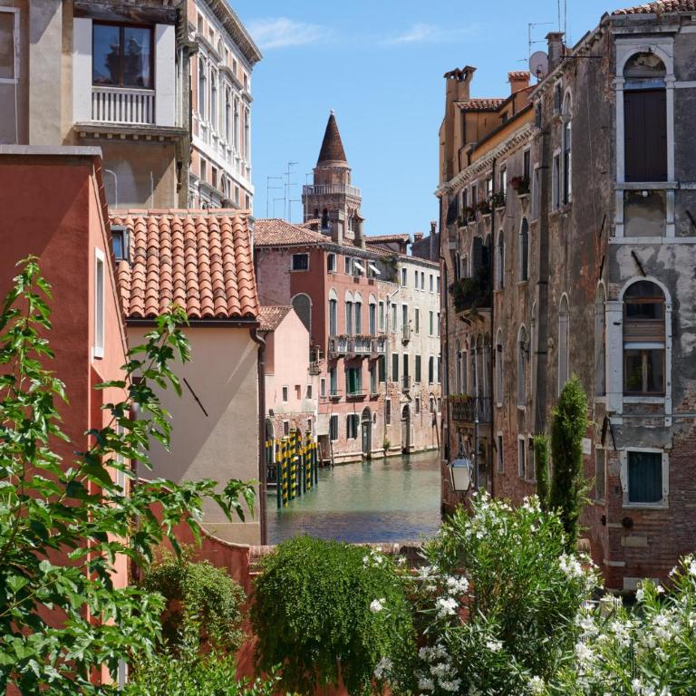Palazzo Morosini Degli Spezieri - Lifestyle Apartments - Luxury Two-Bedroom Apartment with Terrace and Canal View - 14