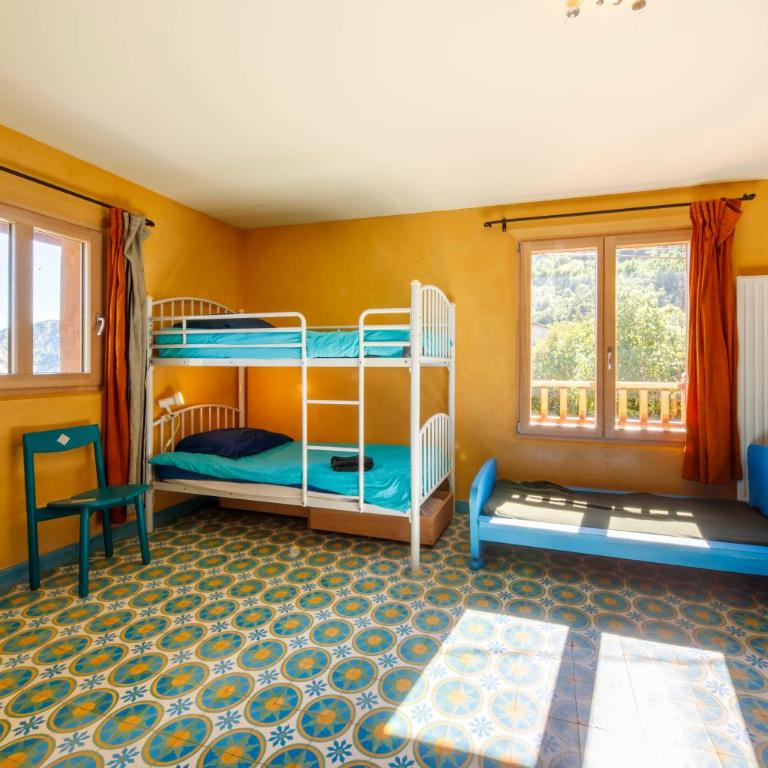 Eco-hôtel et Yourtes du Mercantour - Chambre Familiale - Vue sur Montagne - 4