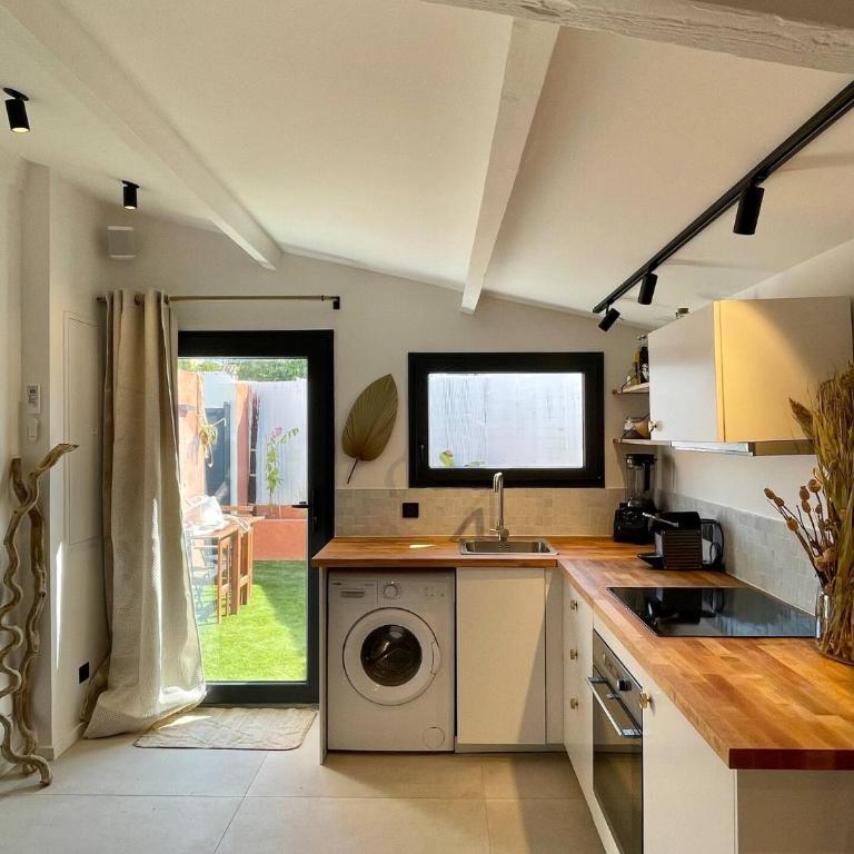 Grand studio rénové de style bohème chic, avec patio & au coeur du village - Appartement 1 Chambre - 2