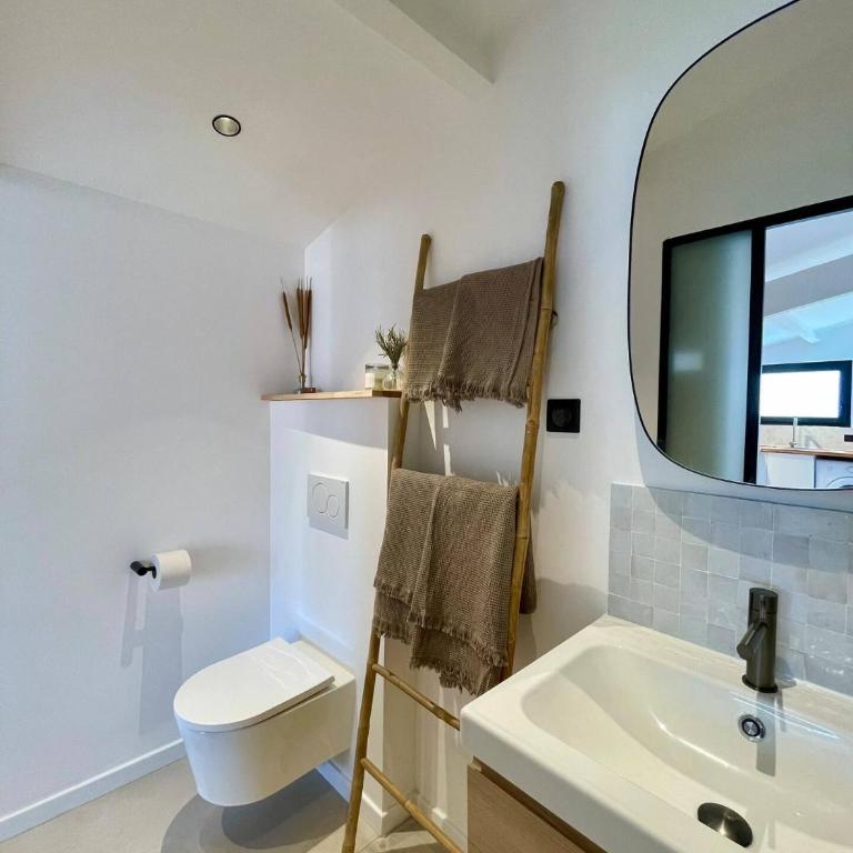 Grand studio rénové de style bohème chic, avec patio & au coeur du village - Appartement 1 Chambre - 5
