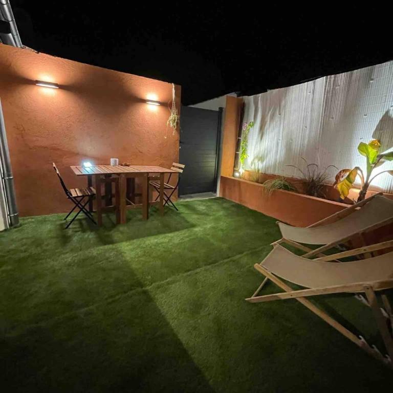 Grand studio rénové de style bohème chic, avec patio & au coeur du village - Appartement 1 Chambre - 8