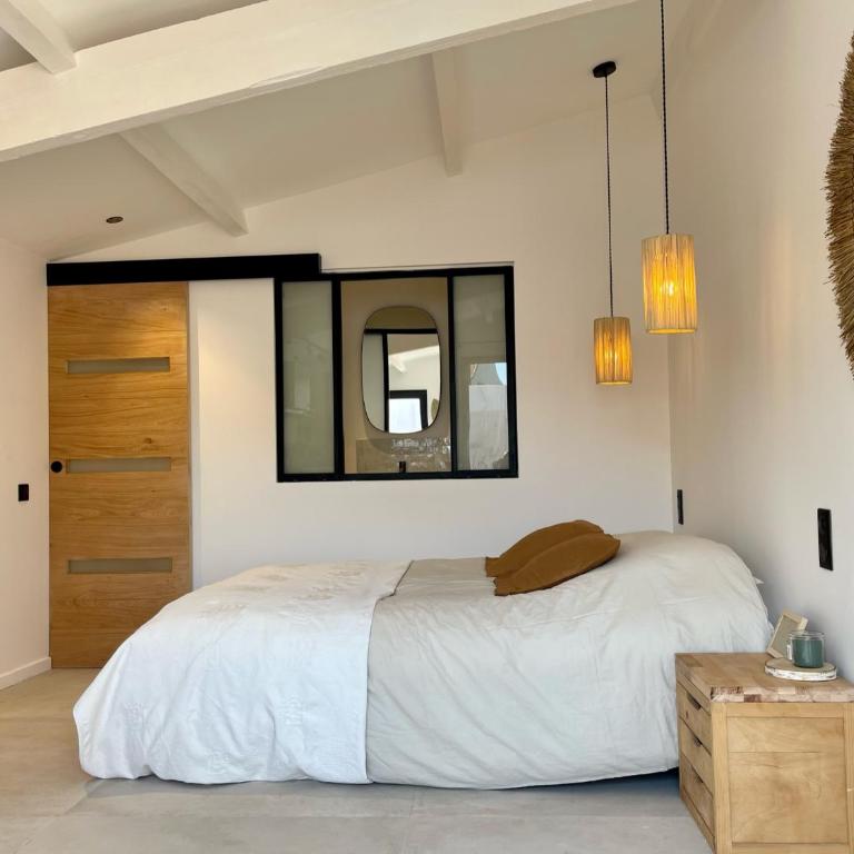 Grand studio rénové de style bohème chic, avec patio & au coeur du village - Appartement 1 Chambre - 1