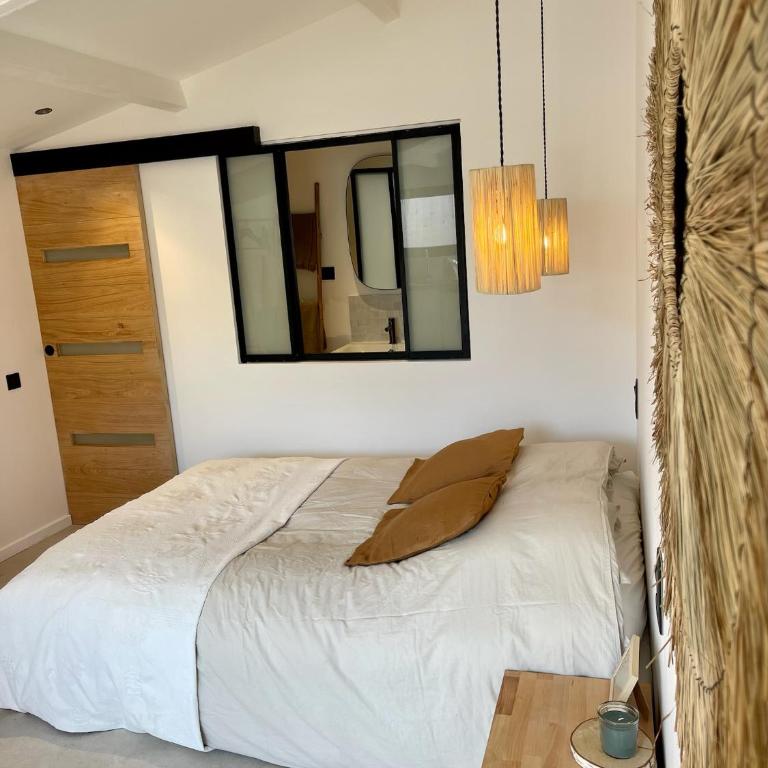 Grand studio rénové de style bohème chic, avec patio & au coeur du village - Appartement 1 Chambre - 14