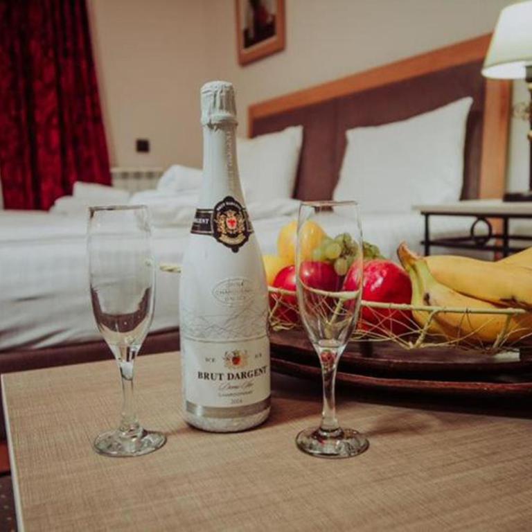 Milmari - Breakfast and pool - Triple Room with Balcony - 2