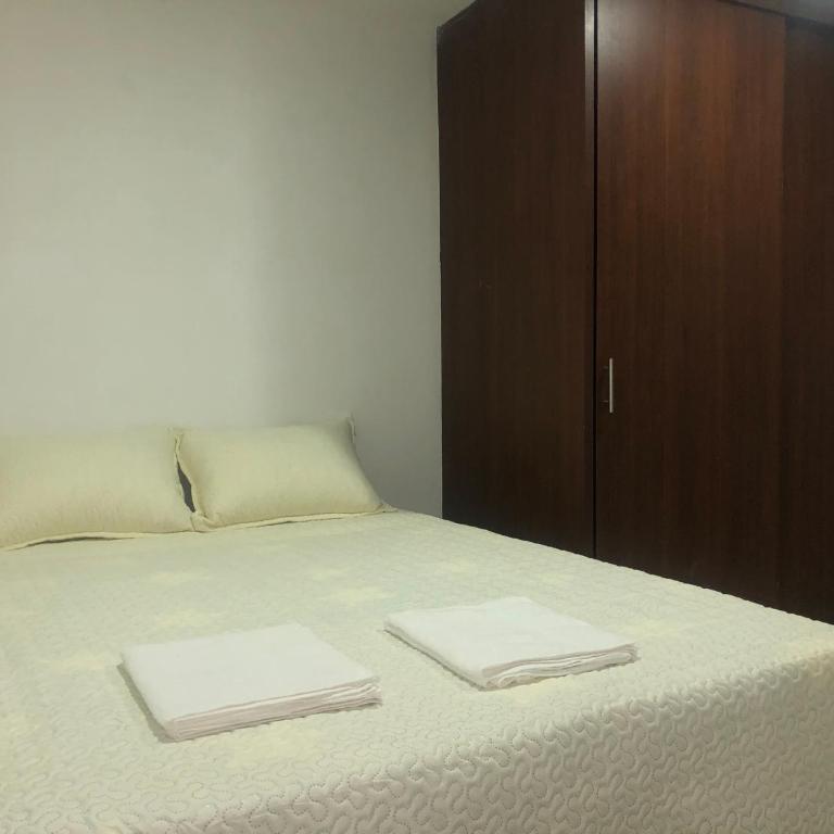 Apartamento cómodo en laureles, grande , céntrico , bien ubicado Apto303 - Apartment - 56