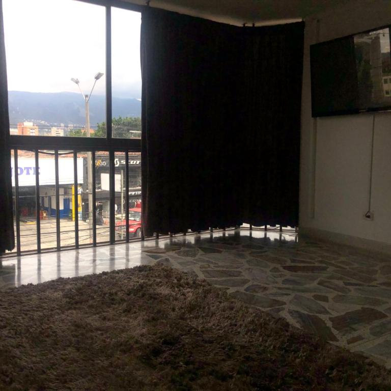 Apartamento cómodo en laureles, grande , céntrico , bien ubicado Apto303 - Apartment - 74