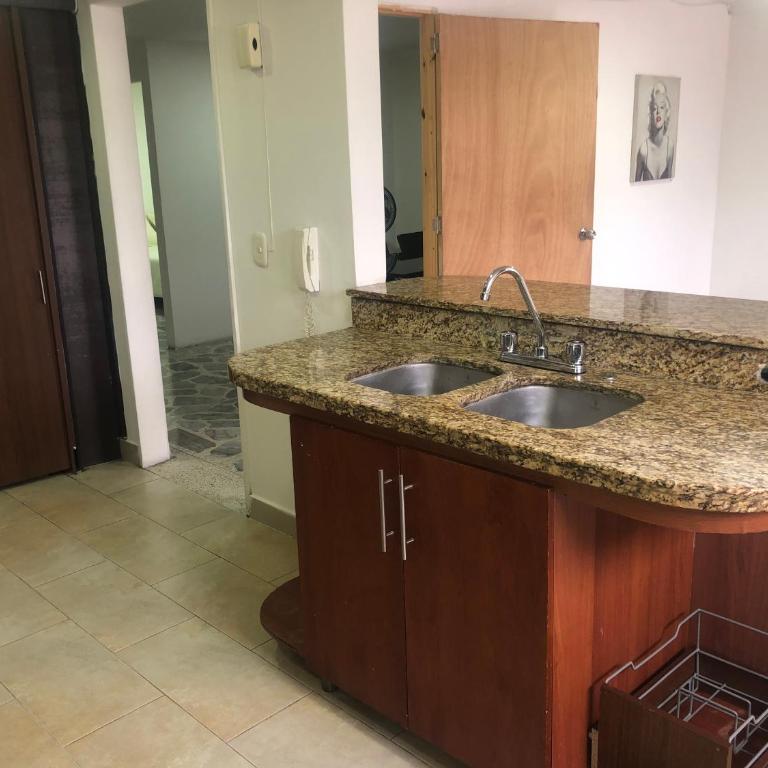 Apartamento cómodo en laureles, grande , céntrico , bien ubicado Apto303 - Apartment - 48