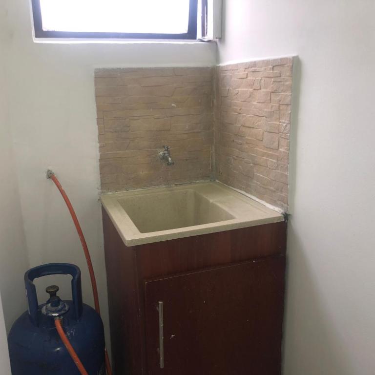 Apartamento cómodo en laureles, grande , céntrico , bien ubicado Apto303 - Apartment - 81