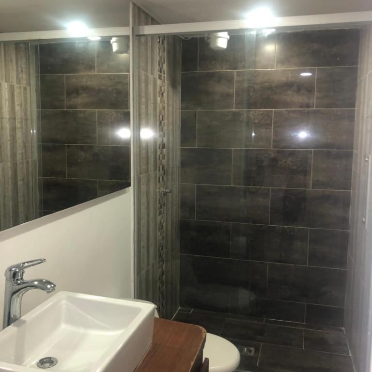 Apartamento cómodo en laureles, grande , céntrico , bien ubicado Apto303 - Apartment - 57