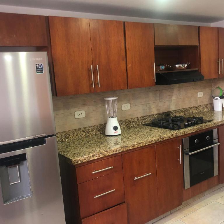 Apartamento cómodo en laureles, grande , céntrico , bien ubicado Apto303 - Apartment - 35