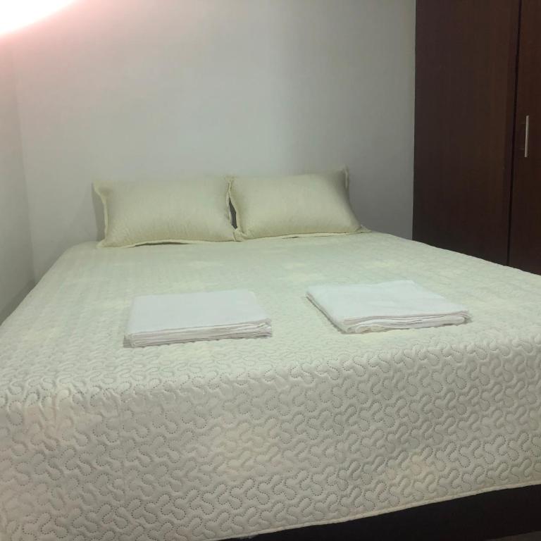 Apartamento cómodo en laureles, grande , céntrico , bien ubicado Apto303 - Apartment - 54