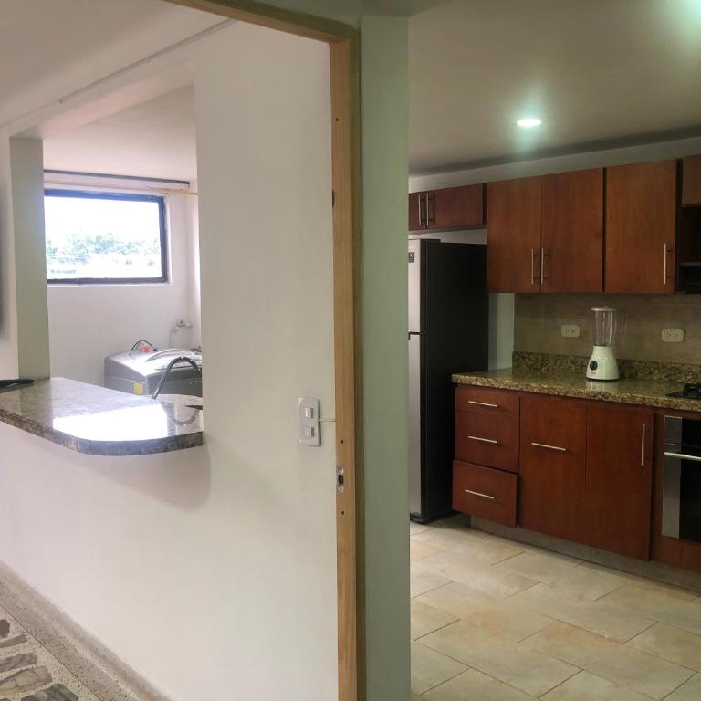 Apartamento cómodo en laureles, grande , céntrico , bien ubicado Apto303 - Apartment - 49