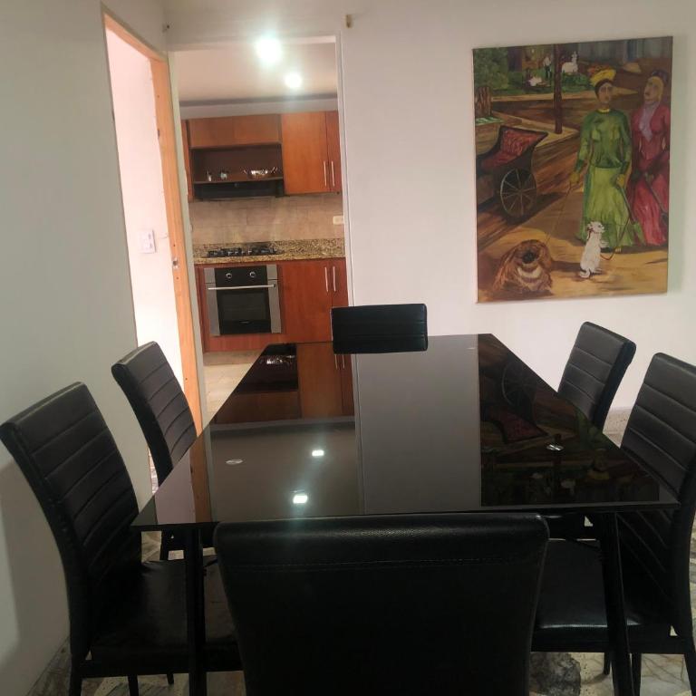 Apartamento cómodo en laureles, grande , céntrico , bien ubicado Apto303 - Apartment - 4