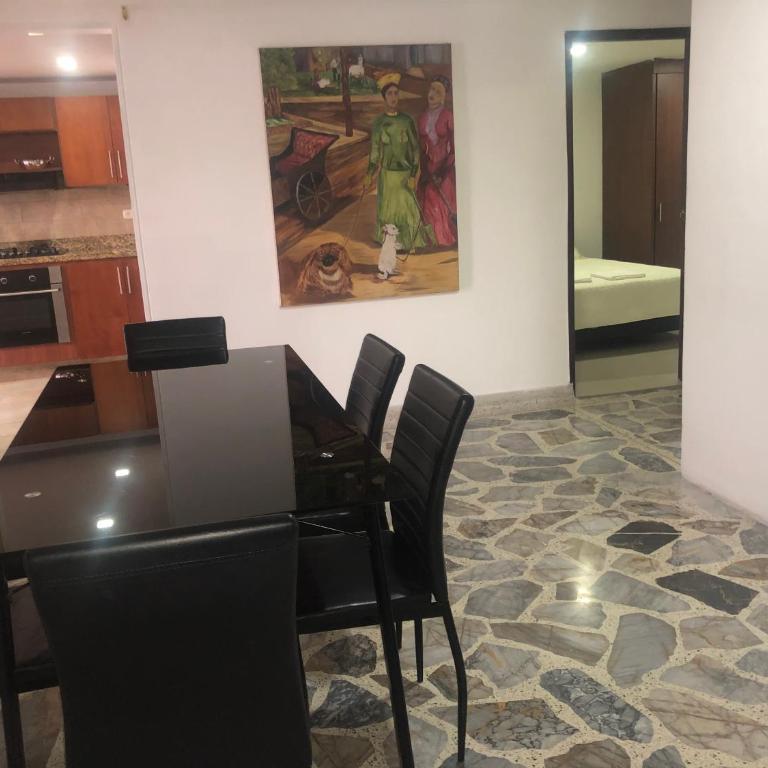 Apartamento cómodo en laureles, grande , céntrico , bien ubicado Apto303 - Apartment - 5
