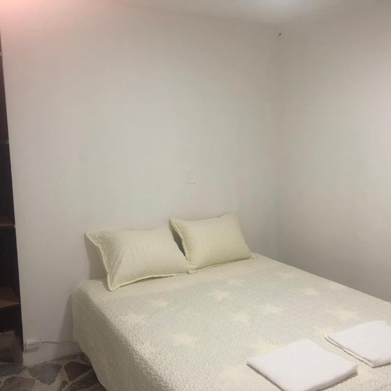 Apartamento cómodo en laureles, grande , céntrico , bien ubicado Apto303 - Apartment - 78
