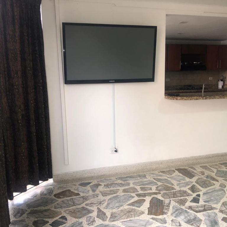 Apartamento cómodo en laureles, grande , céntrico , bien ubicado Apto303 - Apartment - 80