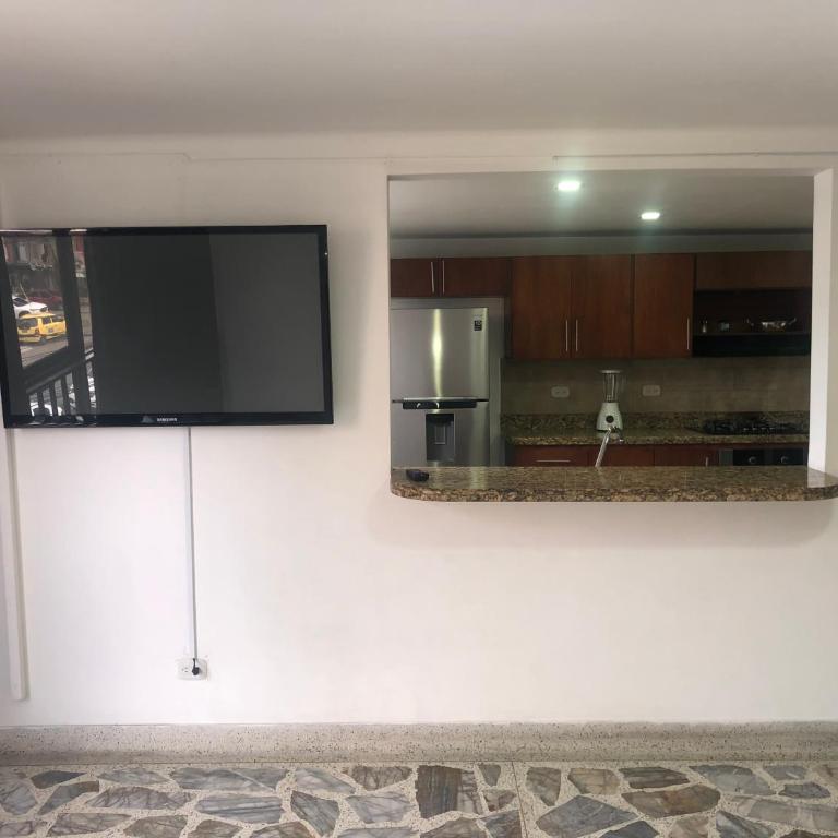 Apartamento cómodo en laureles, grande , céntrico , bien ubicado Apto303 - Apartment - 58