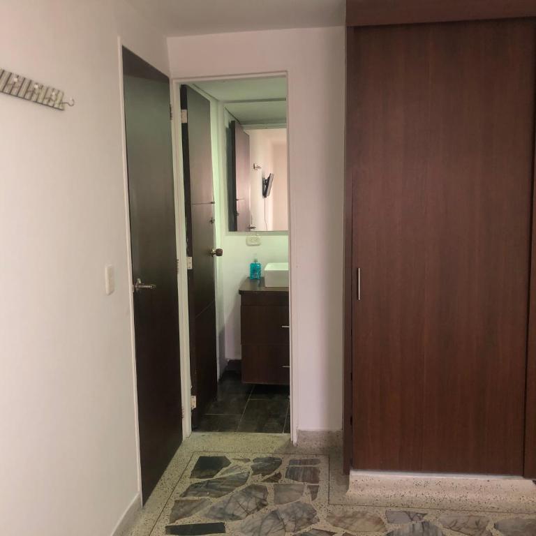 Apartamento cómodo en laureles, grande , céntrico , bien ubicado Apto303 - Apartment - 88