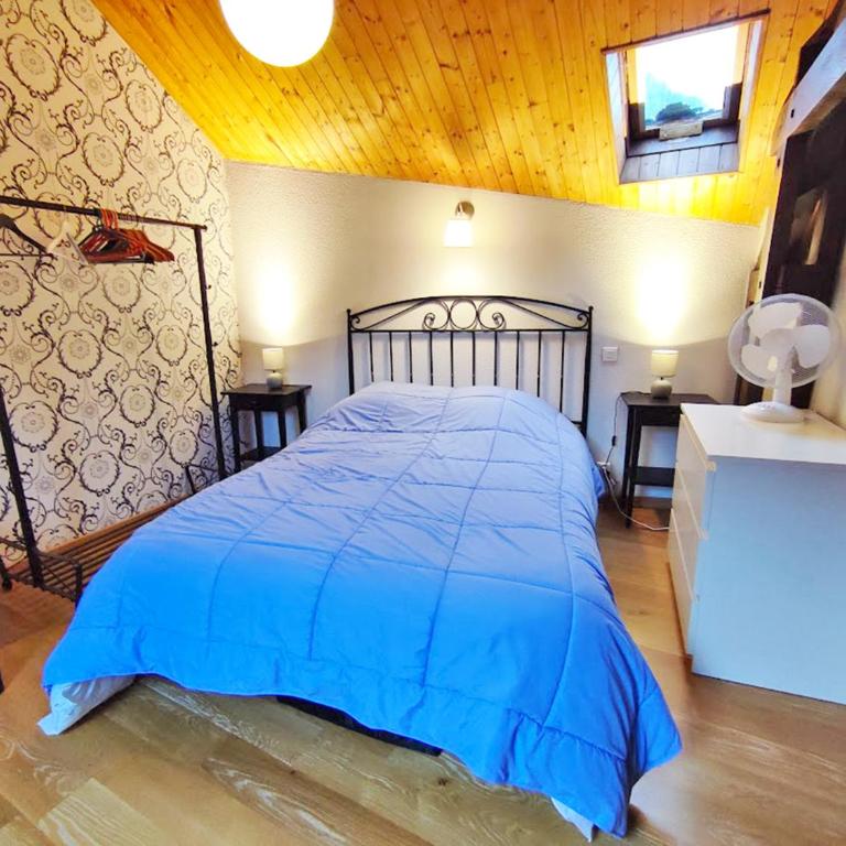 La Tanière, T2 duplex, centre Luchon, 4 personnes, wifi, 3ème étage - One-Bedroom Apartment - 3