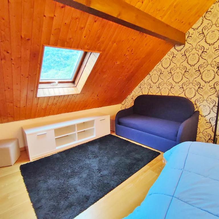 La Tanière, T2 duplex, centre Luchon, 4 personnes, wifi, 3ème étage - One-Bedroom Apartment - 8
