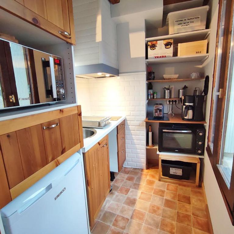 La Tanière, T2 duplex, centre Luchon, 4 personnes, wifi, 3ème étage - One-Bedroom Apartment - 6