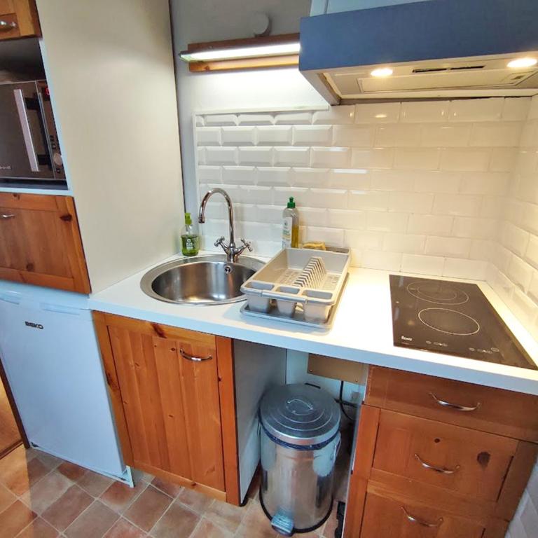 La Tanière, T2 duplex, centre Luchon, 4 personnes, wifi, 3ème étage - One-Bedroom Apartment - 4