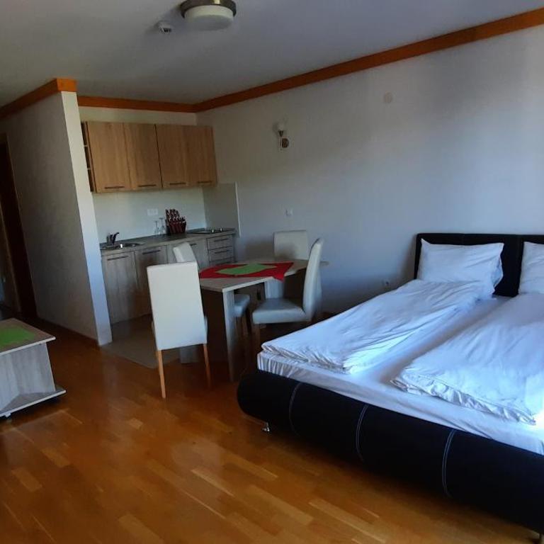 RT APARTMANI VUČKO JAHORINA - Trokrevetna Soba - 1