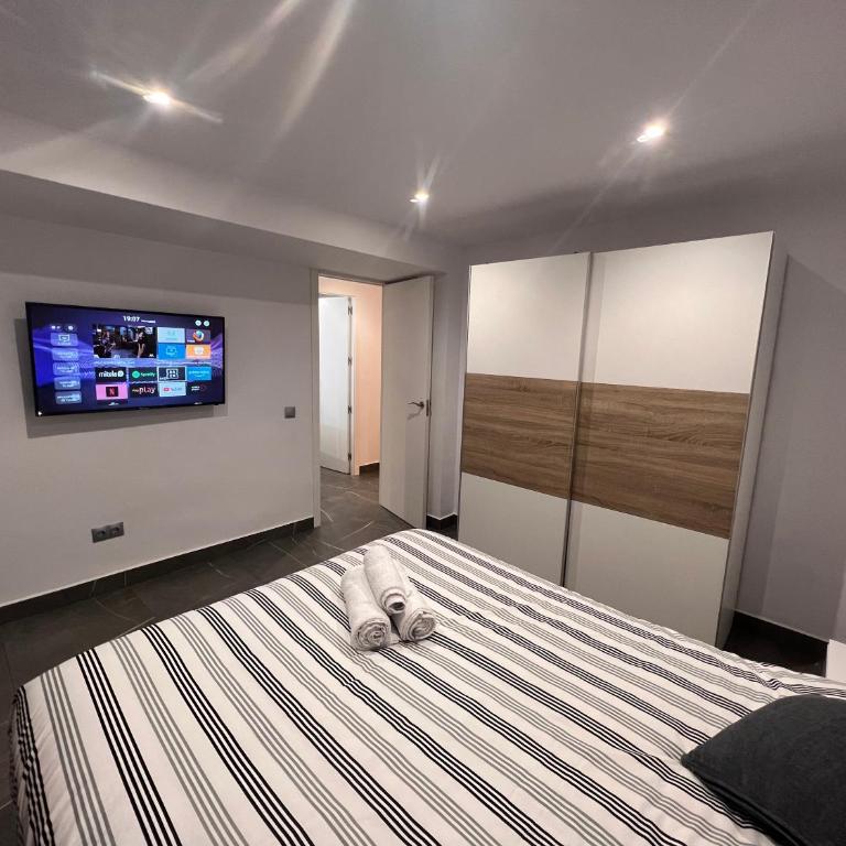 Apartamento espacioso de diseño a 3 min RENFE con Parking Privado - Apartamento de 2 dormitorios - 24