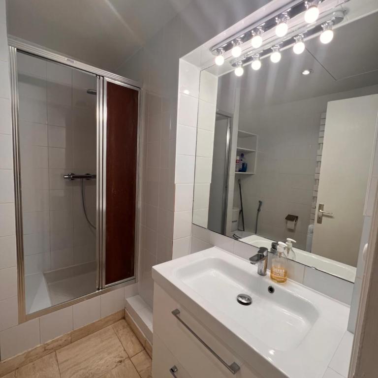 Chic Studio at Arc de Triomphe and Champs Elysees - Studio - 9