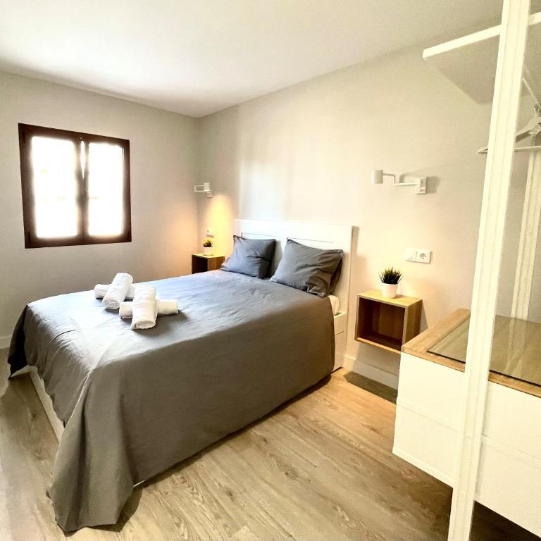 Timeless clock Apartment - Three-Bedroom Apartment - 9
