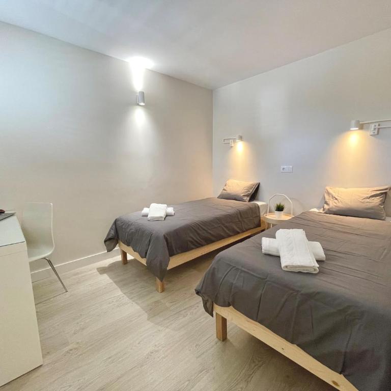 Timeless clock Apartment - Three-Bedroom Apartment - 13