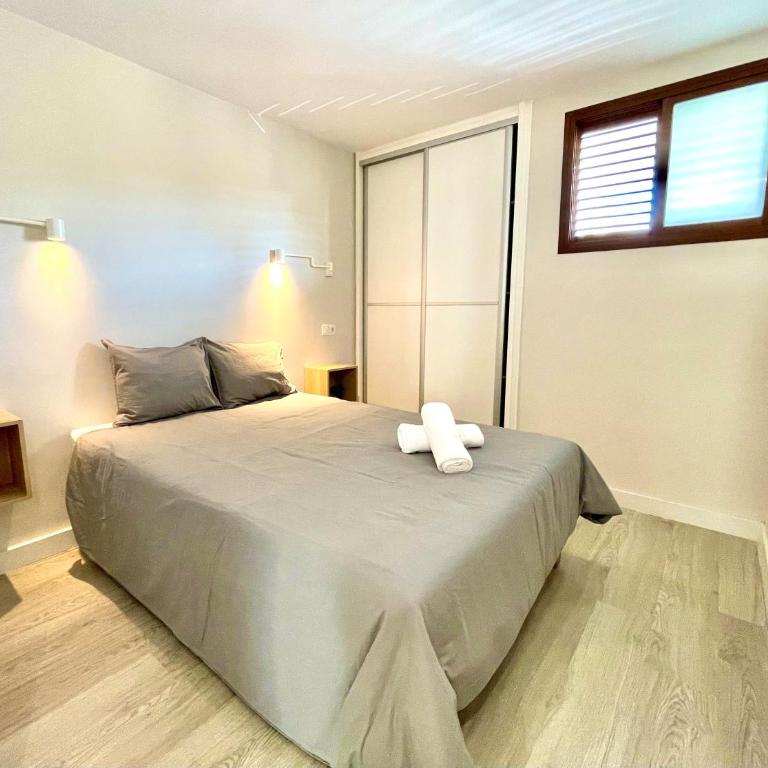 Timeless clock Apartment - Three-Bedroom Apartment - 17