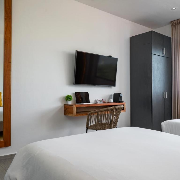 Balkon Boutique Hotel - Superior Double Room with Two Double Beds - 7