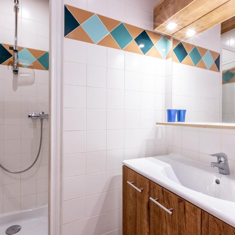 Charmant 4 pièces en centre village, proche pistes - 8 pers, Wifi, parking, balcon, animaux acceptés - FR-1-437-48 - Appartement (8 Adultes) - 4