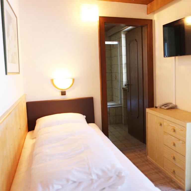 Gasthof Pension Madseiterhof - Dreibettzimmer mit Balkon - 3
