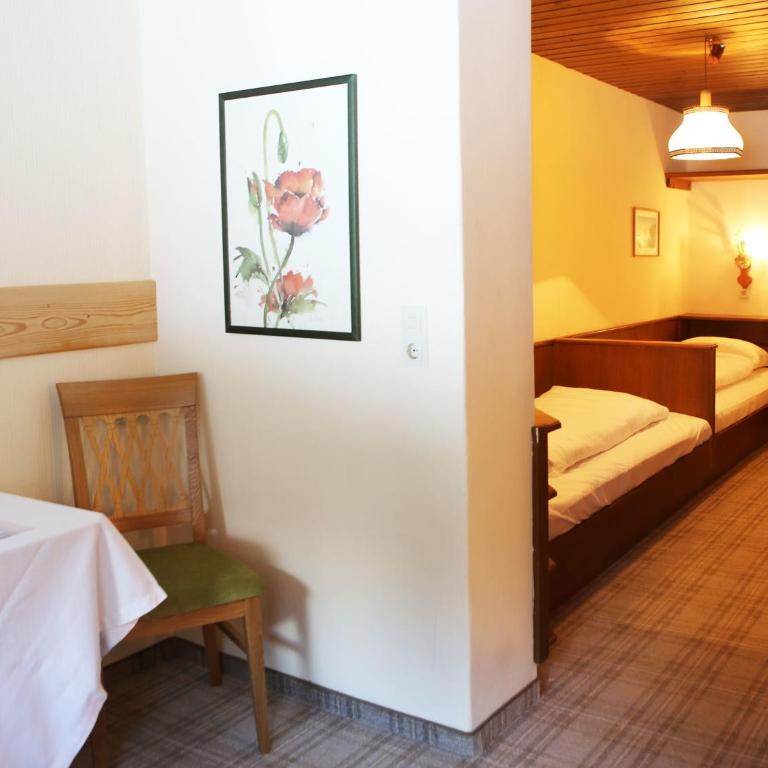 Gasthof Pension Madseiterhof - Dreibettzimmer mit Balkon - 1