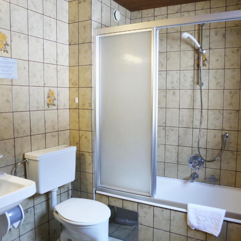 Gasthof Pension Madseiterhof - Dreibettzimmer mit Balkon - 2
