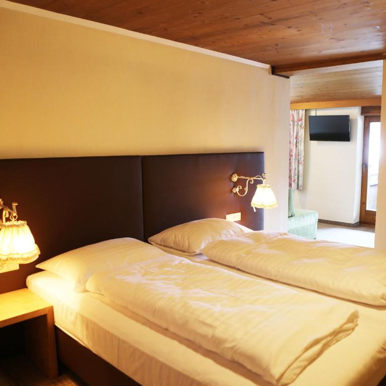 Gasthof Pension Madseiterhof - Familienzimmer mit Balkon (2 Erwachsene + 1 Kind) - 5