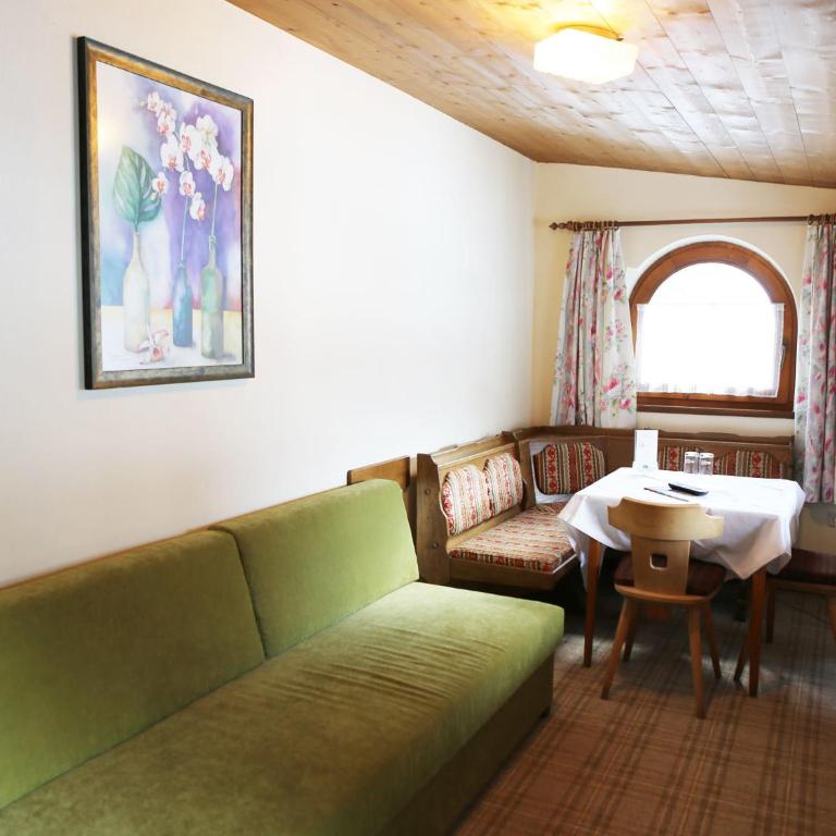 Gasthof Pension Madseiterhof - Familienzimmer mit Balkon (2 Erwachsene + 1 Kind) - 4