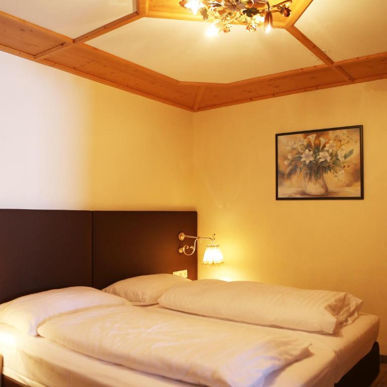 Gasthof Pension Madseiterhof - Familienzimmer mit Balkon (2 Erwachsene + 2 Kinder) - 2