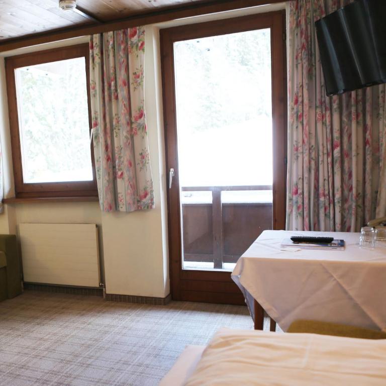 Gasthof Pension Madseiterhof - Familienzimmer mit Balkon (2 Erwachsene + 2 Kinder) - 3