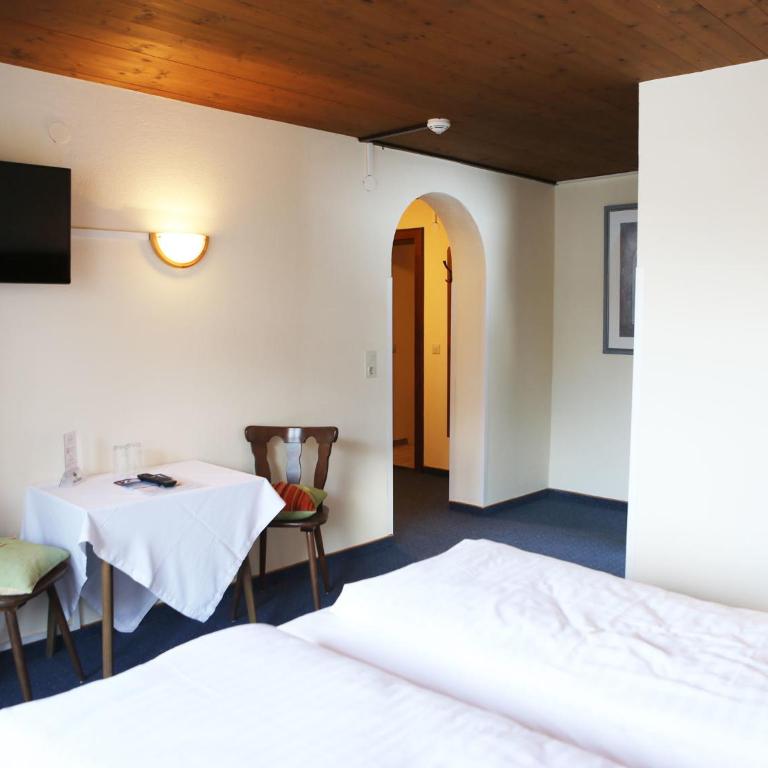 Gasthof Pension Madseiterhof - Doppelzimmer mit Balkon - 3