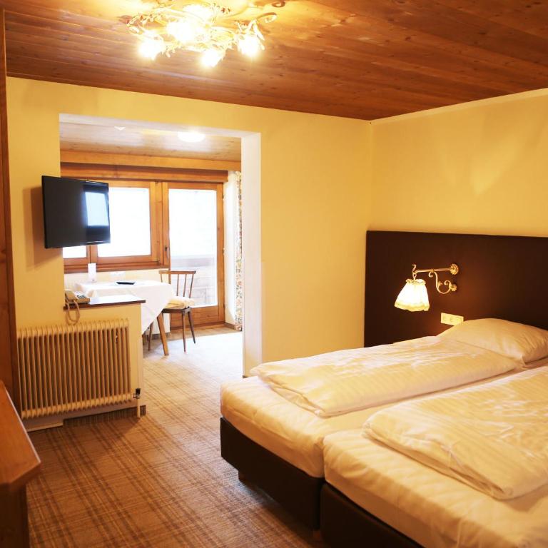 Gasthof Pension Madseiterhof - Doppelzimmer mit Balkon - 4
