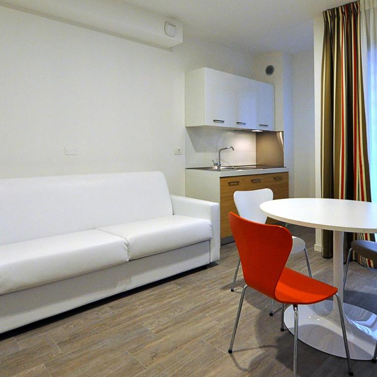 BB Hotels Aparthotel Arcimboldi - Appartamento con 3 Camere da Letto e con Balcone - 3