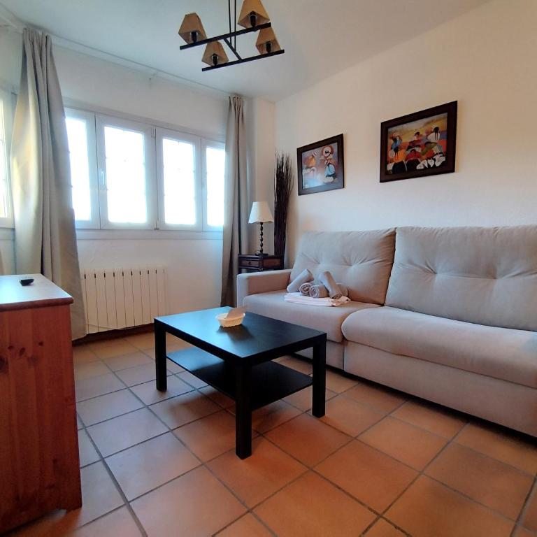 Apartamentos Arttyfal con parking y WiFi by SURYNIEVE - Apartamento de 1 dormitorio con aparcamiento - 2