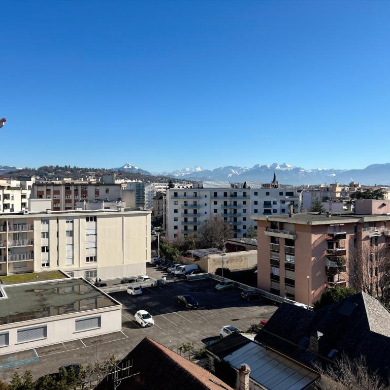 Empire New York Signature - Apartment with Mountain View - 20