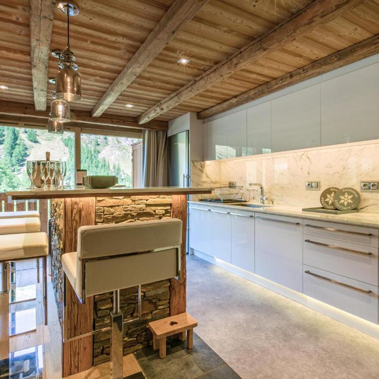 Cocon raffiné 5 pièces skis aux pieds à Val-d’Isère avec wifi, cheminée et garage - FR-1-694-11 - Appartement - 2