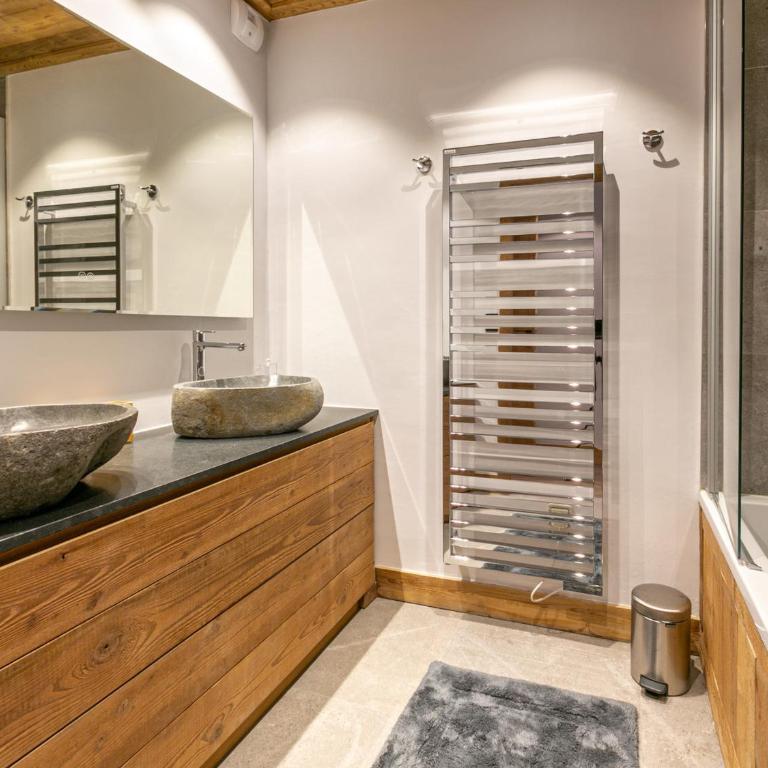 Luxueux 4 pièces avec balcon, cheminée et services conciergerie à Val-d'Isère - FR-1-694-65 - Apartment - 5