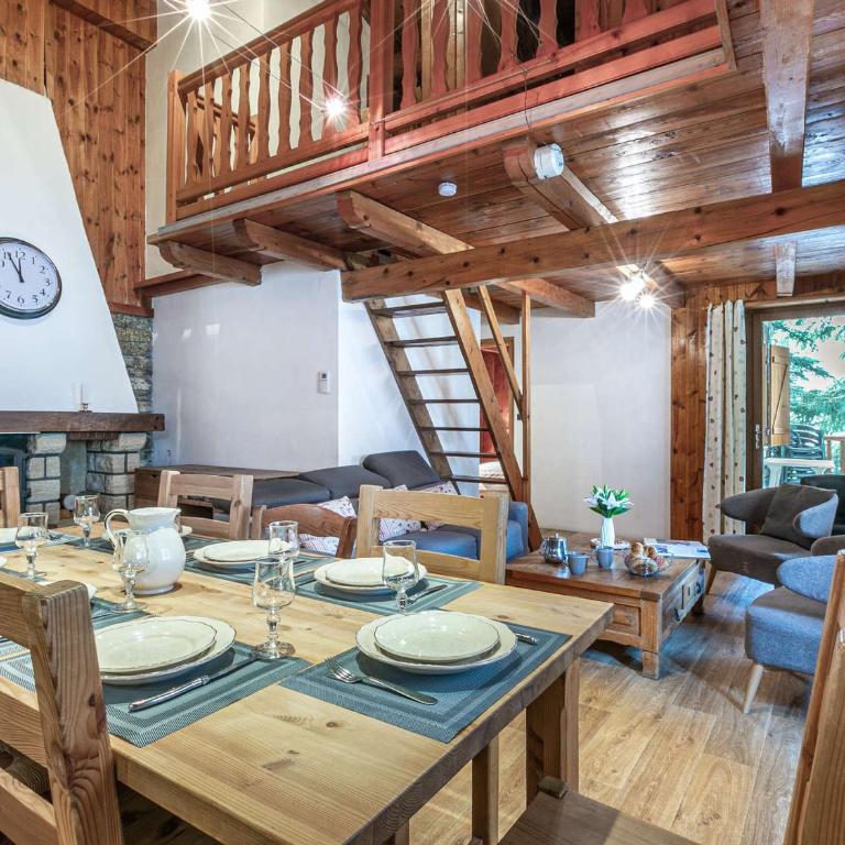 Charmant Appartement Montagnard au Coeur du Vieux Village, aux Pieds des Pistes de Val-d'Isère - FR-1-694-77 - Apartment - 1
