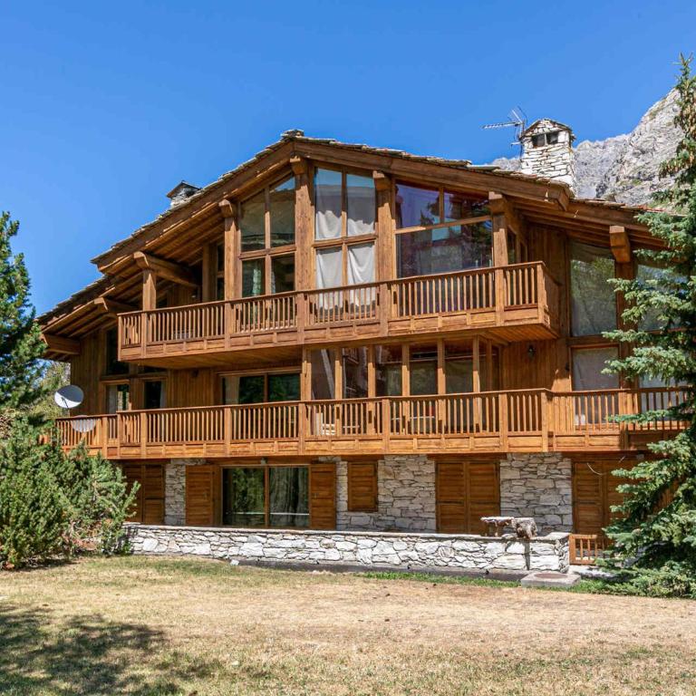 Élégant 4 pièces avec terrasse plein Sud, cheminée, parking couvert, au centre proche pistes et commodités - FR-1-694-91 - Apartment - 5